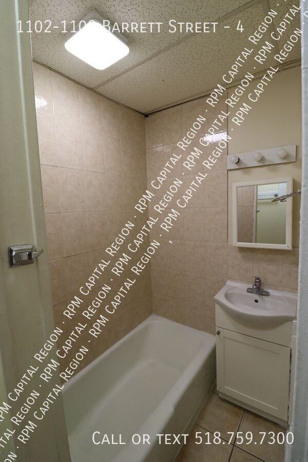 1102 Barrett St #4 - Photo 3 of 6