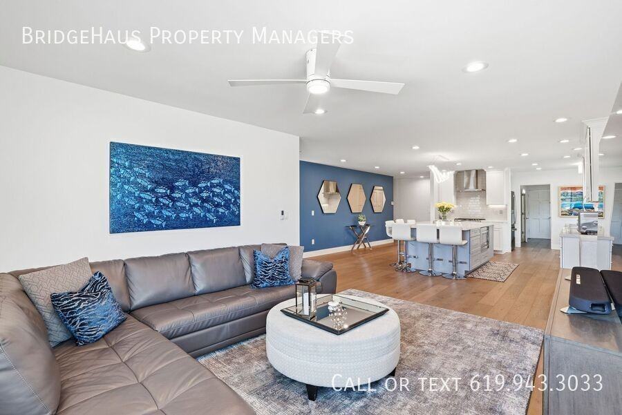 3266 Goldfinch St - Photo 5 of 40