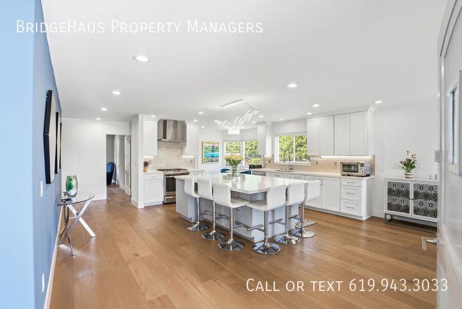 3266 Goldfinch St - Photo 6 of 40