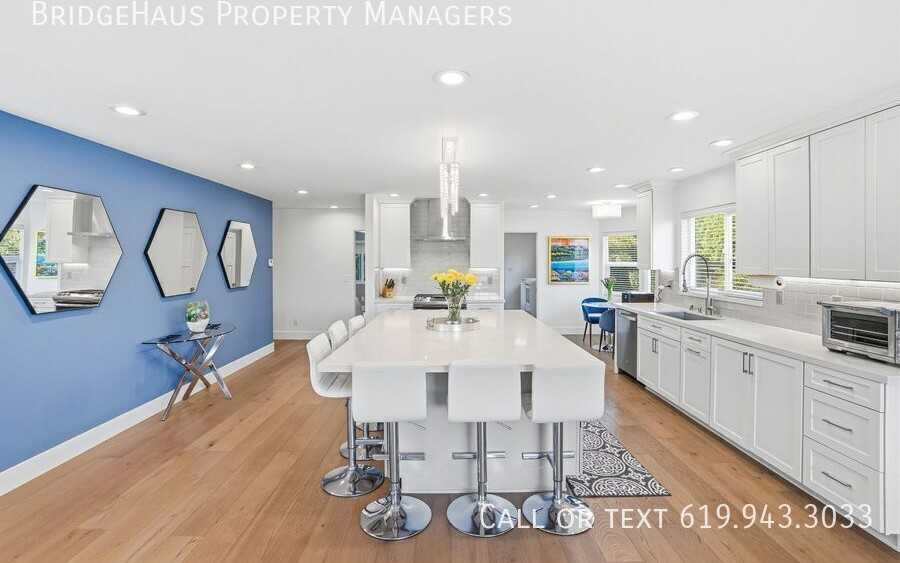 3266 Goldfinch St - Photo 7 of 40