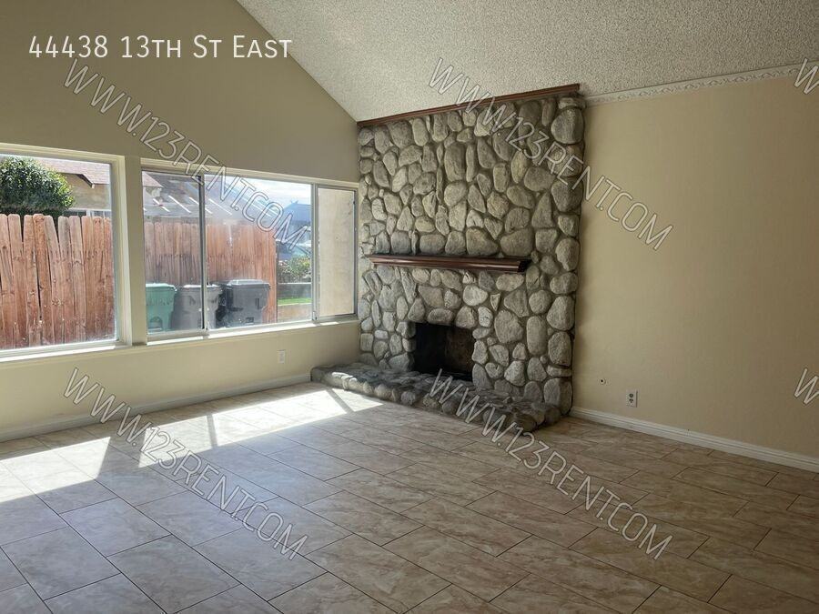 44438 13th St E - Photo 4 of 35