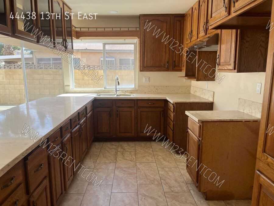 44438 13th St E - Photo 5 of 35