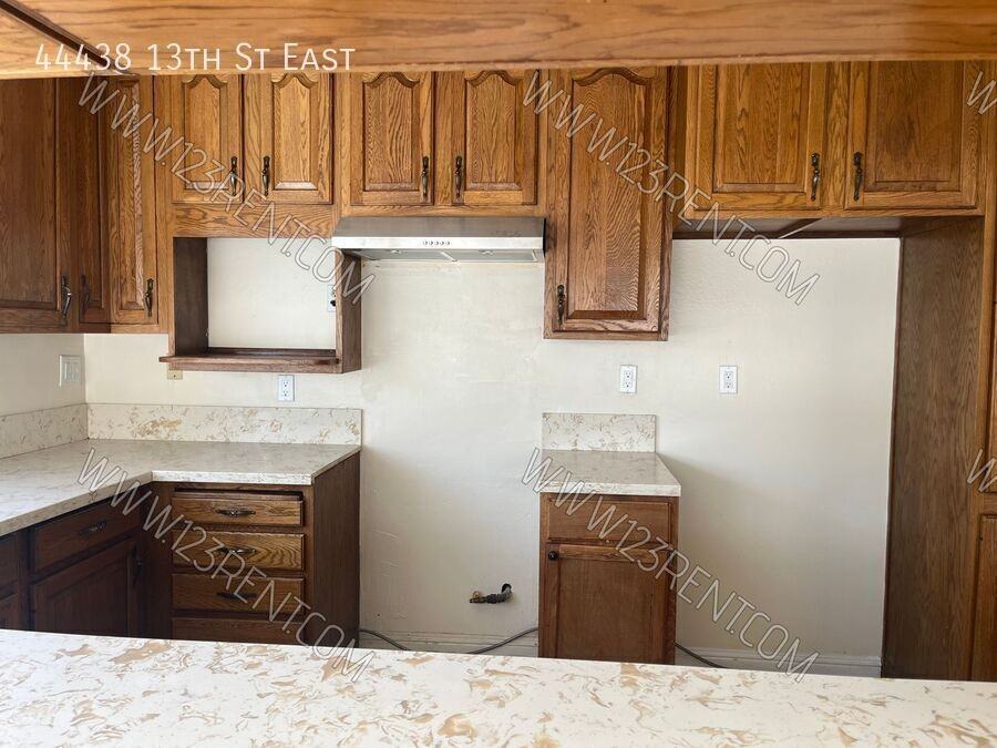 44438 13th St E - Photo 7 of 35