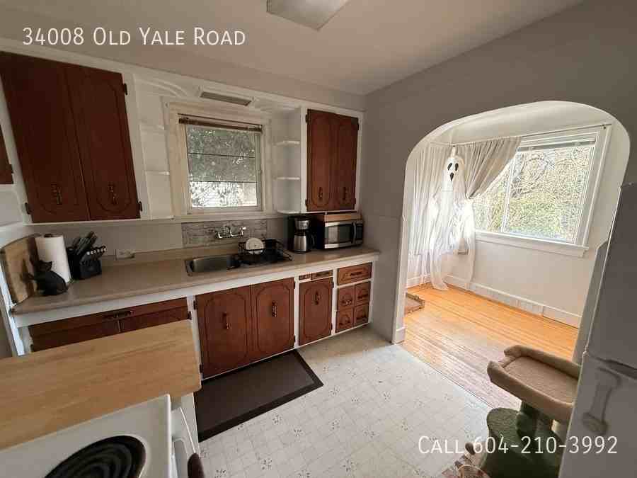 34008 Old Yale Rd - Photo 3 of 19
