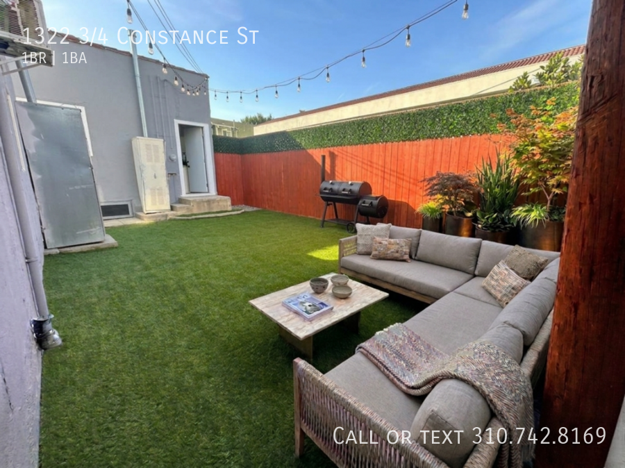 1322 3/4 Constance St