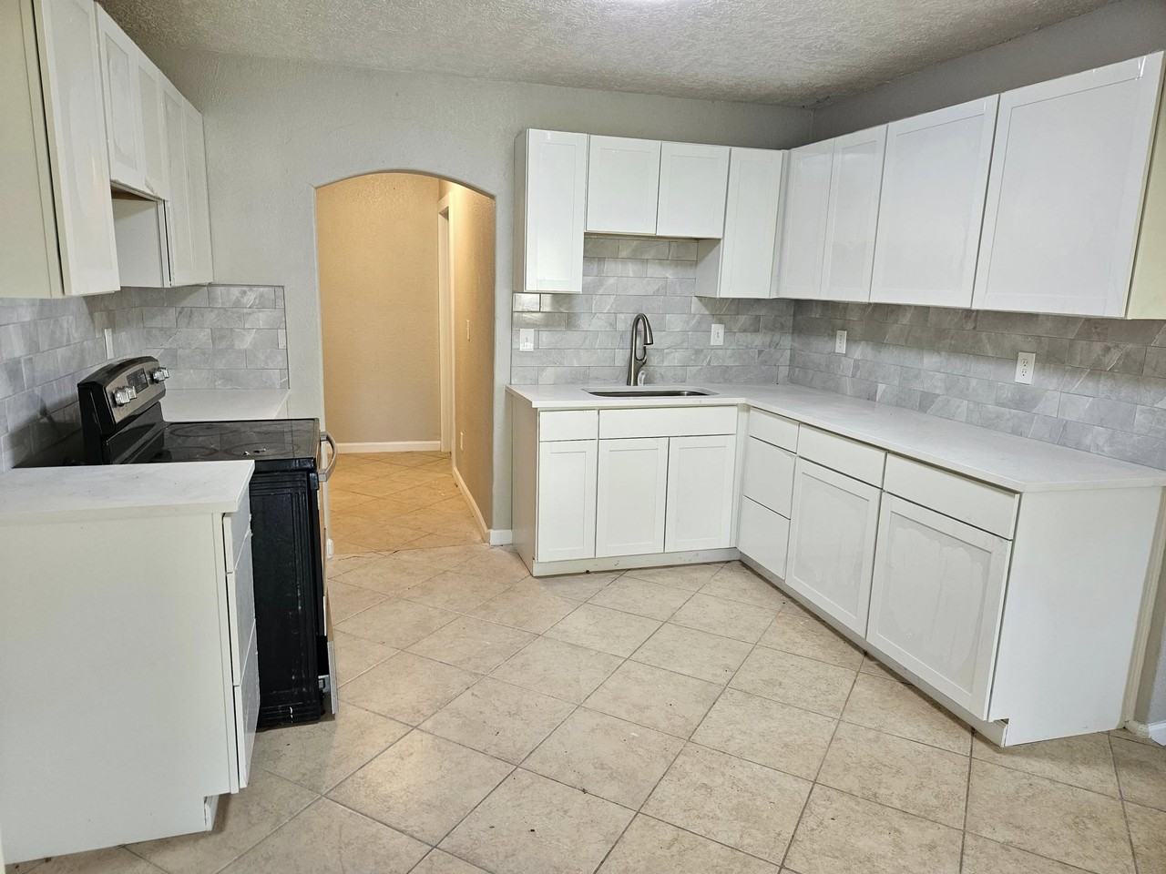 JMTF - 1205 West Wrenway Avenue #1 - Photo 3 of 4