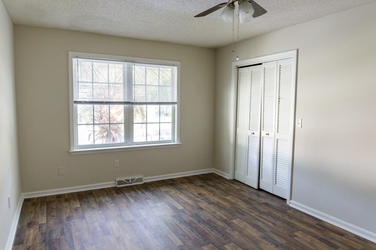 32 Crosscreek Dr #C - Photo 2 of 20