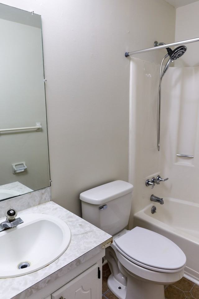 32 Crosscreek Dr #C - Photo 3 of 20