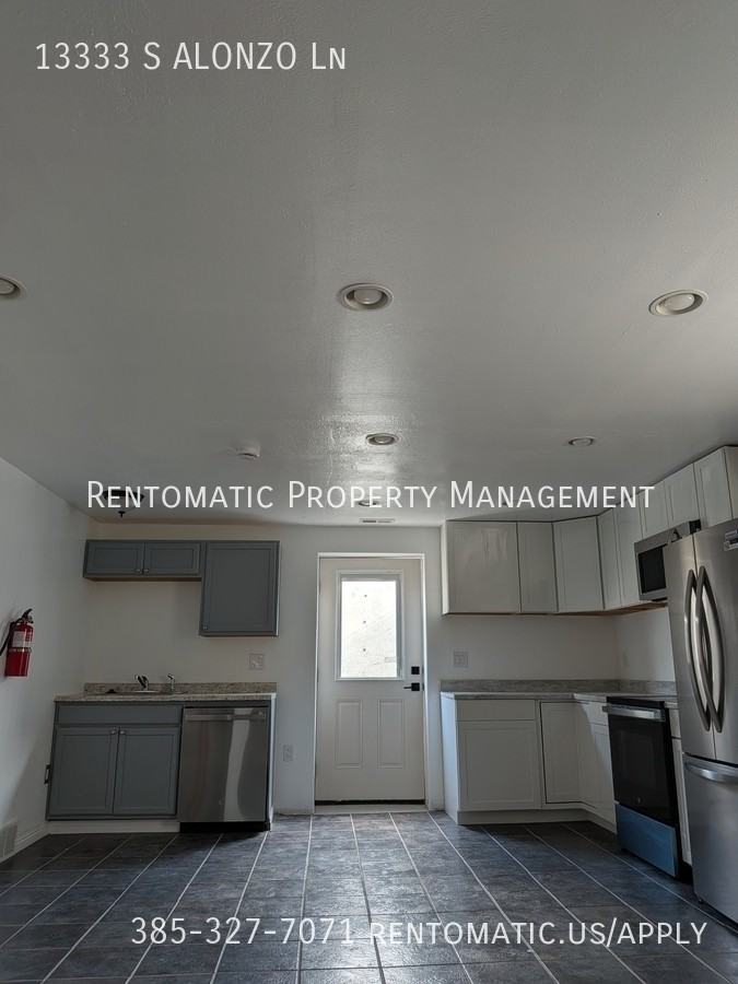13333 S Alonzo Ln - Photo 3 of 45
