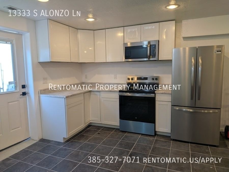 13333 S Alonzo Ln - Photo 2 of 45