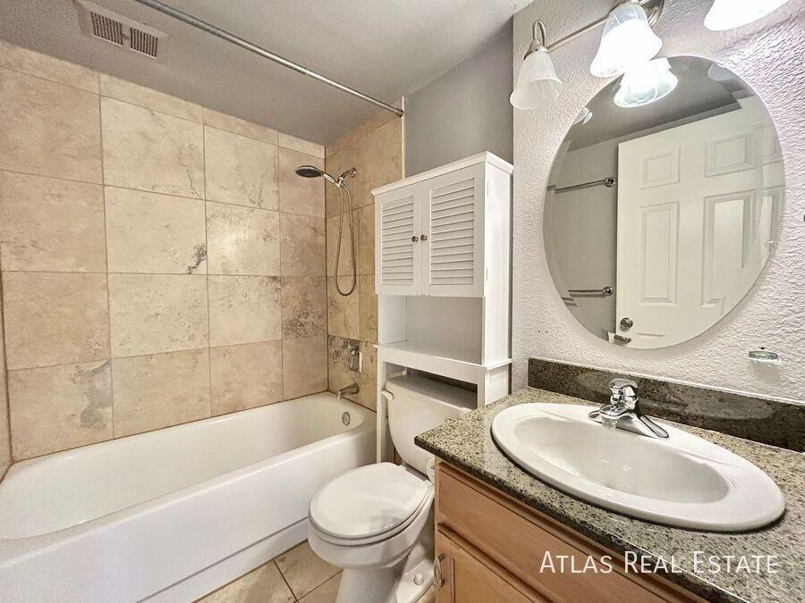 909 Logan Street Apt 9E - Photo 4 of 21