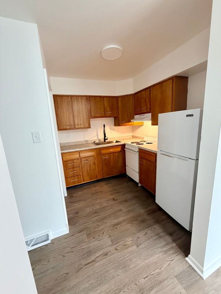 2339 Harrodsburg Rd #3 - Photo 2 of 10