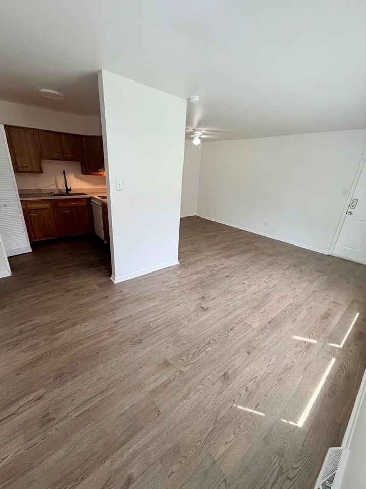 2339 Harrodsburg Rd #3 - Photo 3 of 10