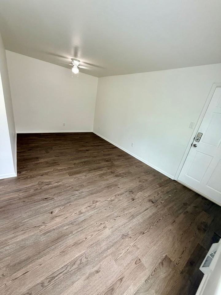 2339 Harrodsburg Rd #3 - Photo 5 of 10