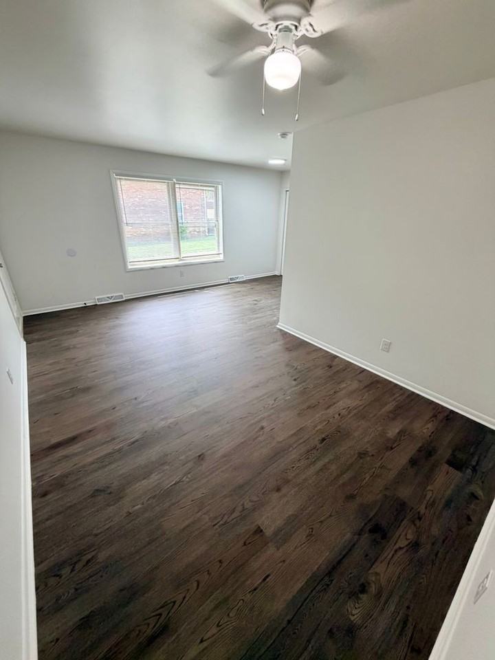 2339 Harrodsburg Rd #3 - Photo 6 of 10