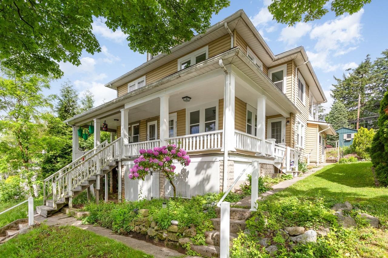 827 Pennsylvania Ave - Photo 3 of 32