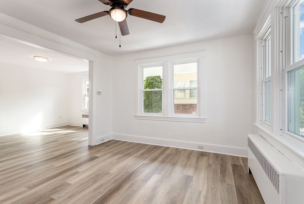 827 Pennsylvania Ave - Photo 7 of 32