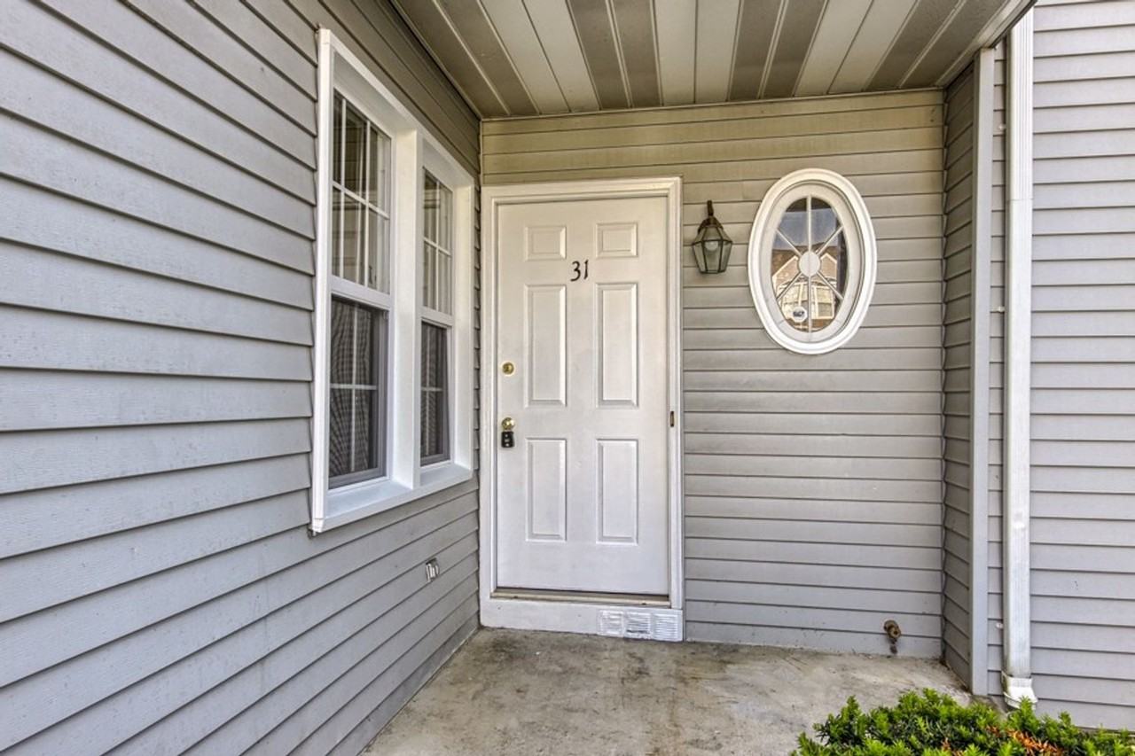 31 Warwick Cir - Photo 3 of 35