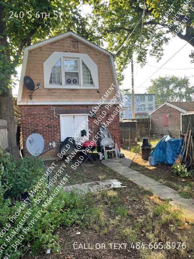 240 S 6th St #3 - Photo 2 of 10