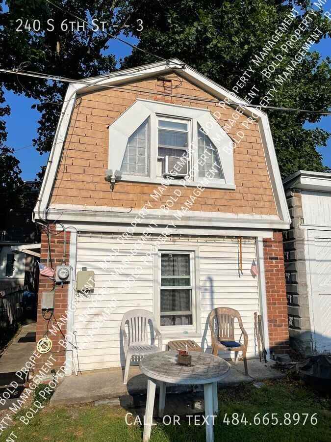 240 S 6th St #3 - Photo 3 of 10