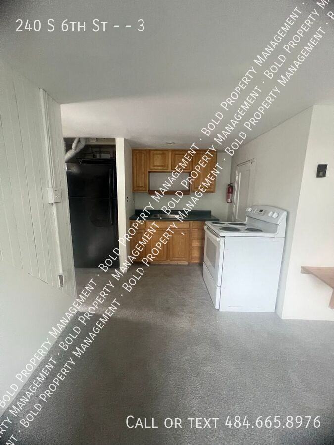 240 S 6th St #3 - Photo 5 of 10