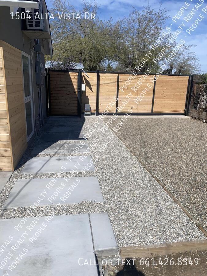 1504 Alta Vista Dr - Photo 2 of 9