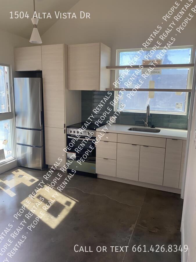 1504 Alta Vista Dr - Photo 4 of 9