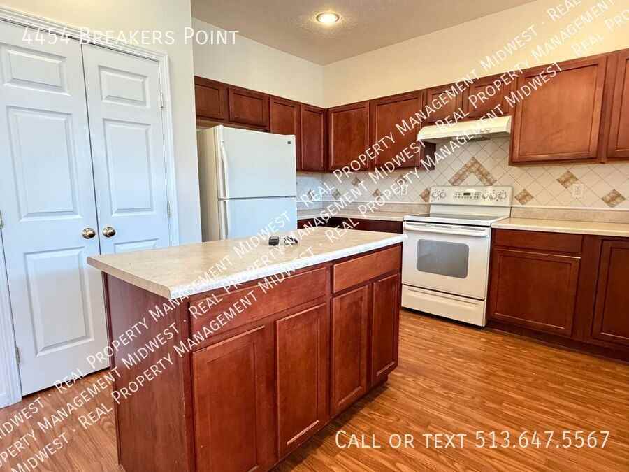 4454 Breakers Pt - Photo 3 of 31