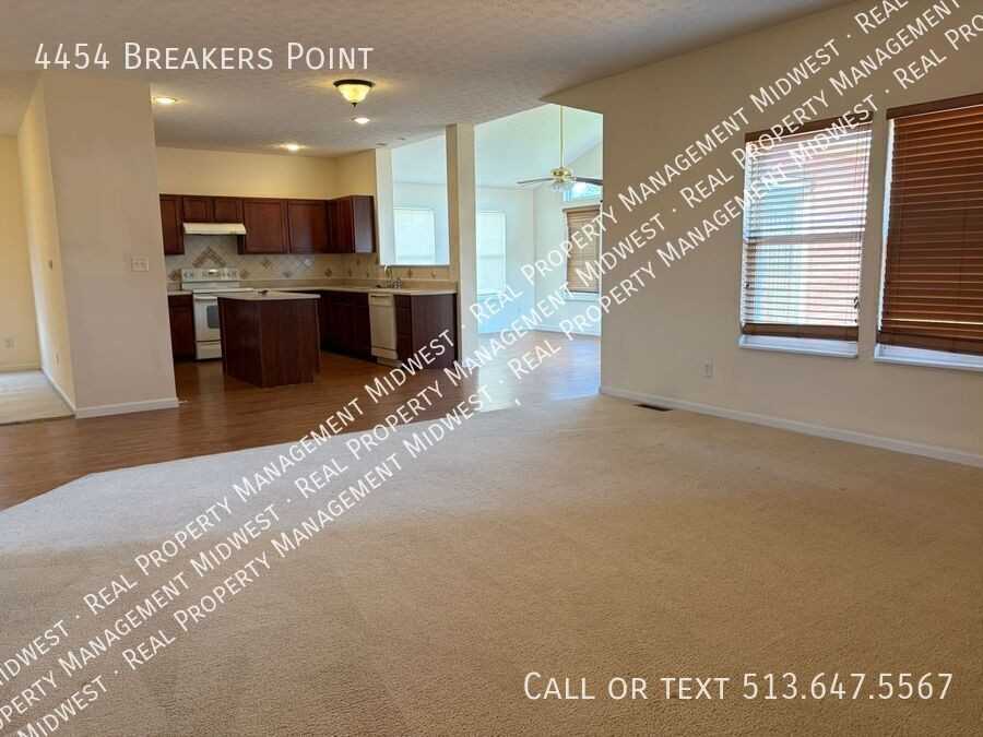 4454 Breakers Pt - Photo 5 of 31