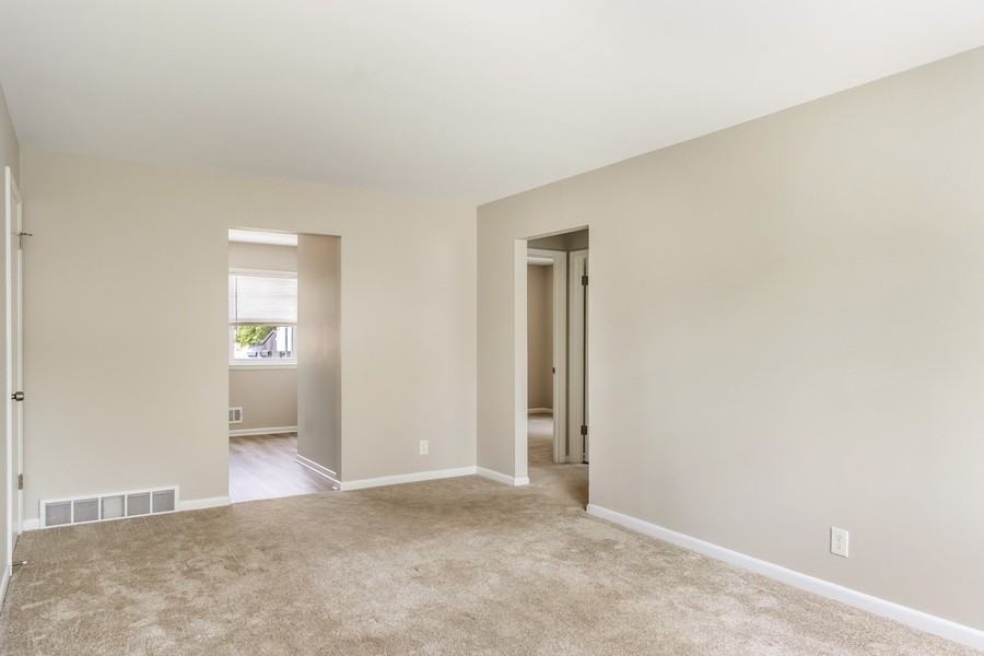 147 S Grand Ave #1 - Photo 4 of 15