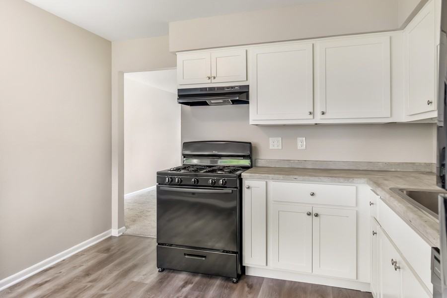 147 S Grand Ave #1 - Photo 7 of 15