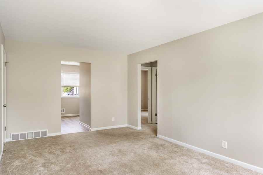 151 S Grand Ave #4 - Photo 4 of 15