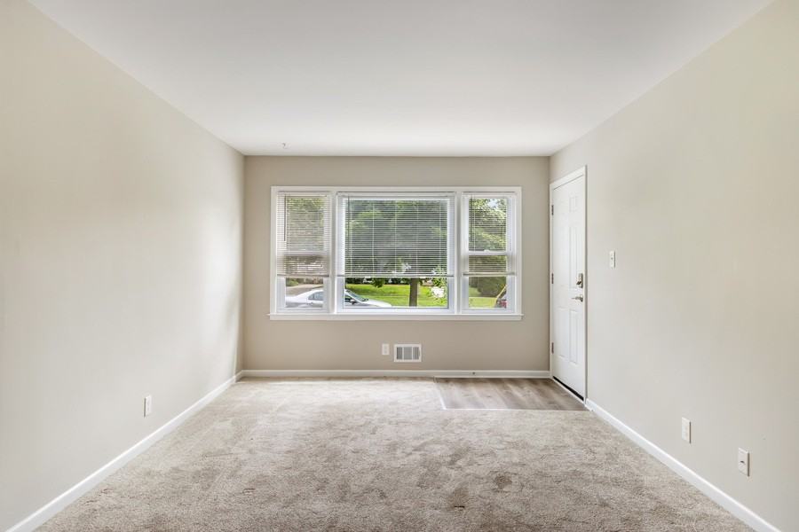 151 S Grand Ave #4 - Photo 5 of 15