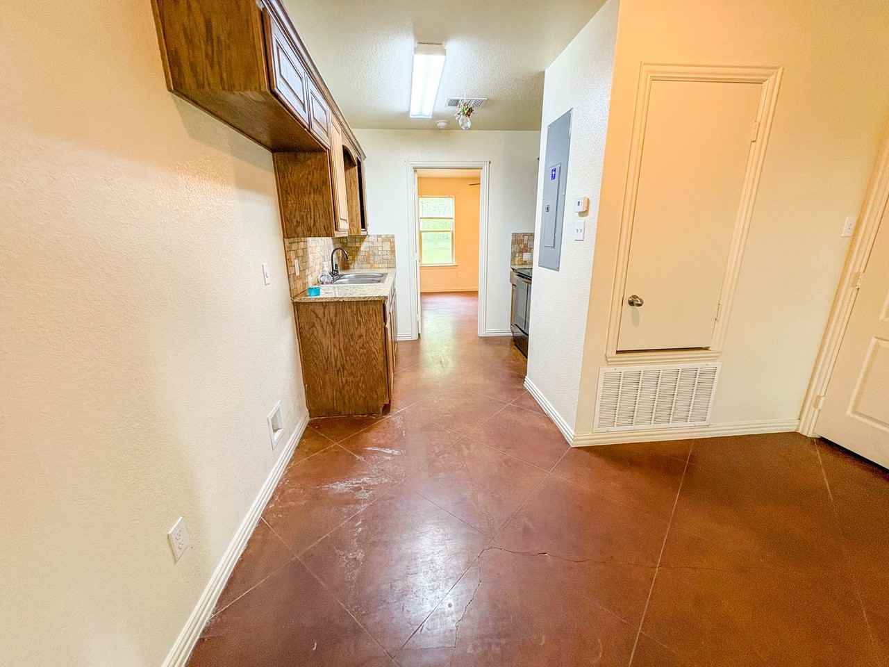 810 E Avenue C #B - Photo 4 of 6