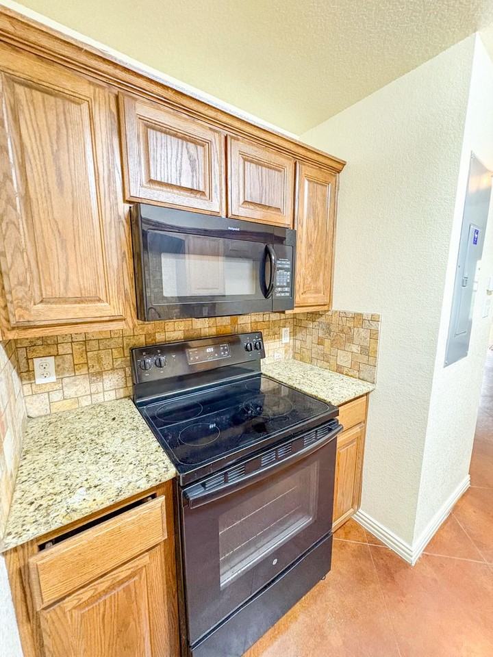 810 E Avenue C #B - Photo 5 of 6