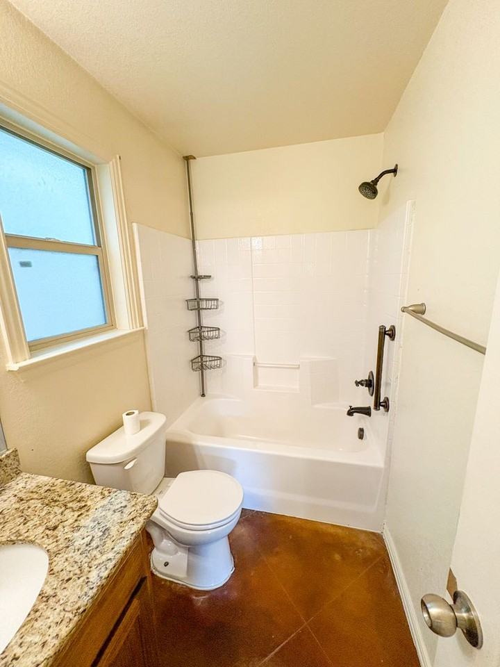 810 E Avenue C #B - Photo 6 of 6