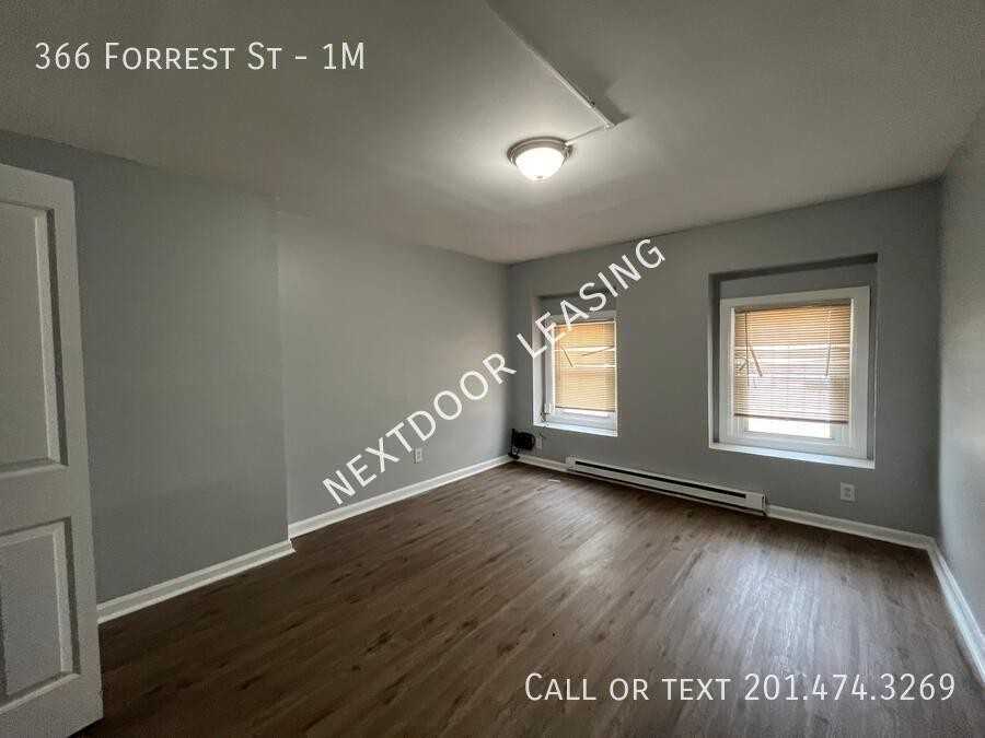 366 Forrest St #1M - Photo 3 of 6