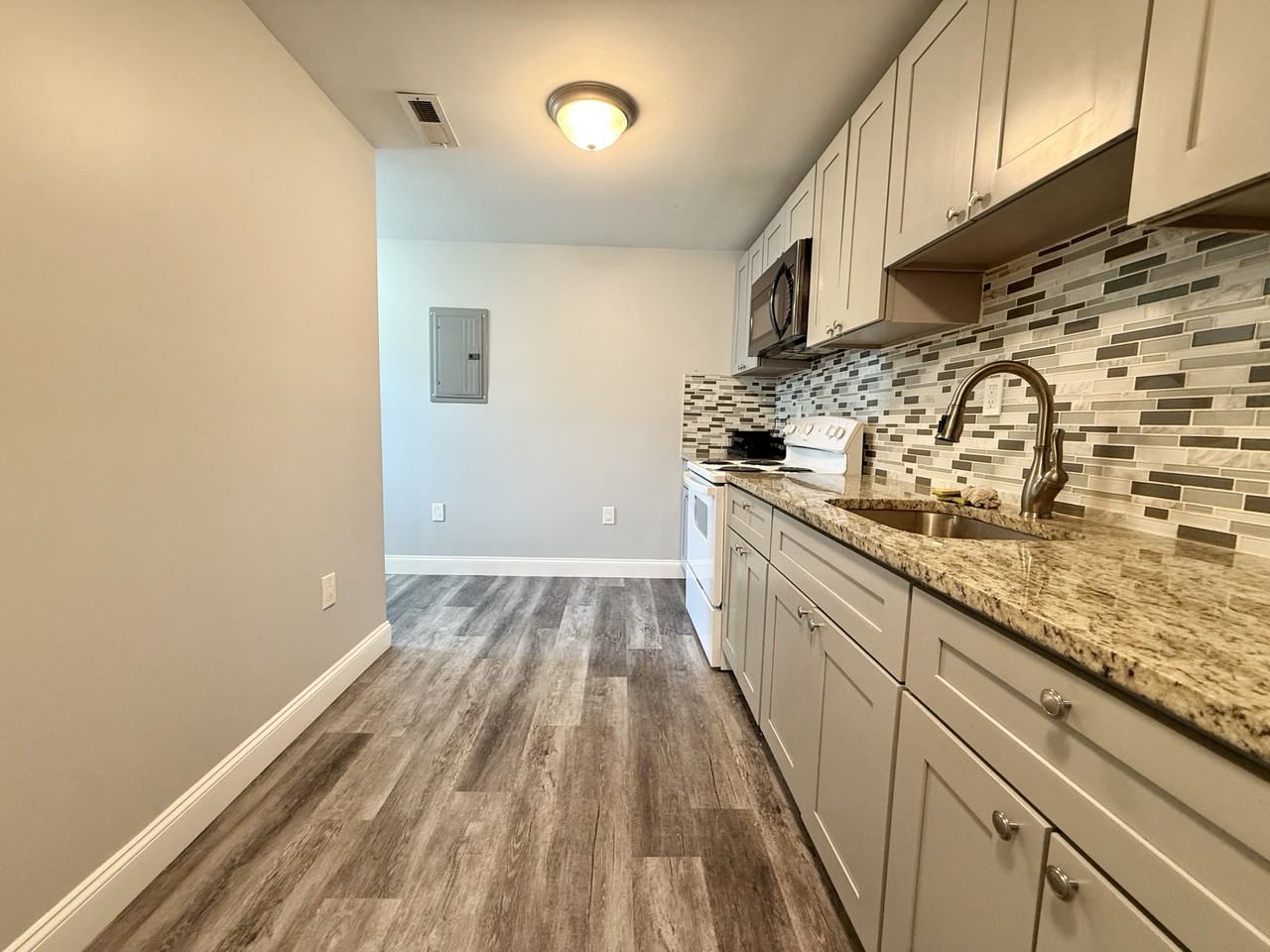 5000 N 8th St #1 - Photo 3 of 12