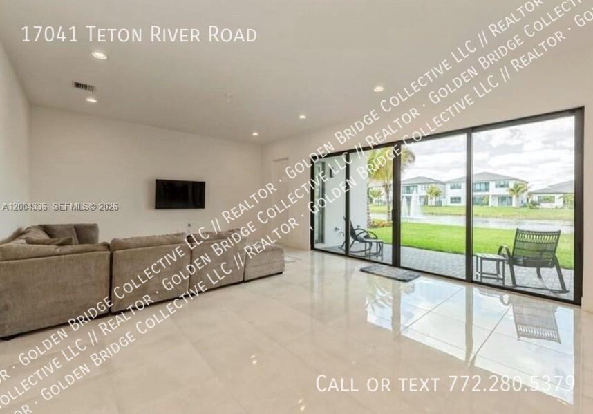 17041 Teton River Rd - Photo 3 of 10