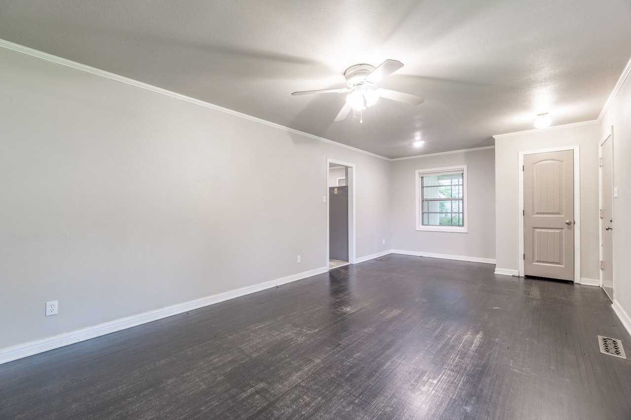 2904 S Q St - Photo 4 of 19