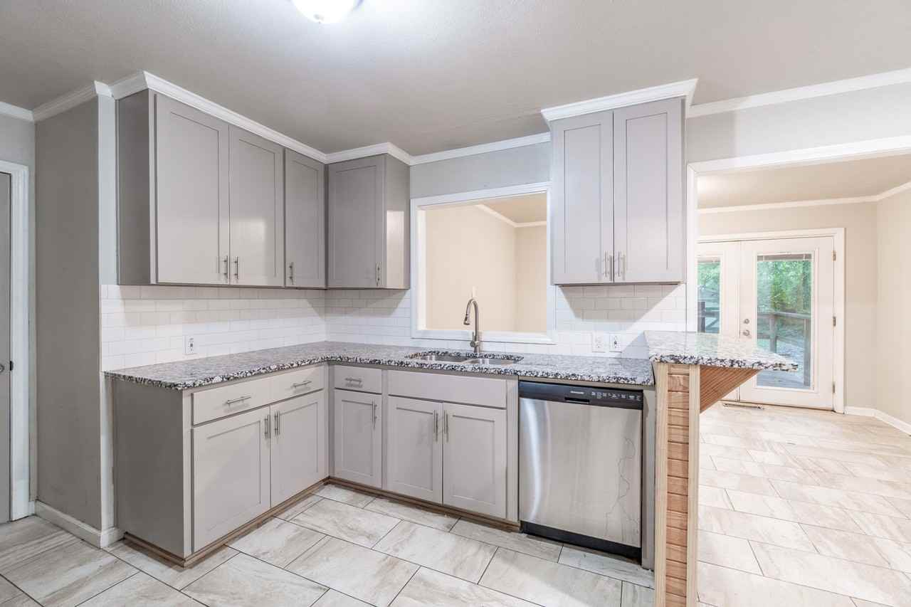 2904 S Q St - Photo 5 of 19