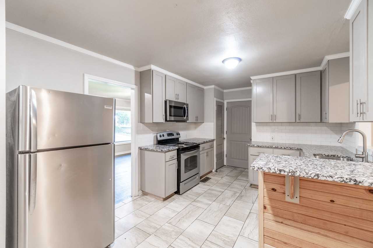 2904 S Q St - Photo 6 of 19