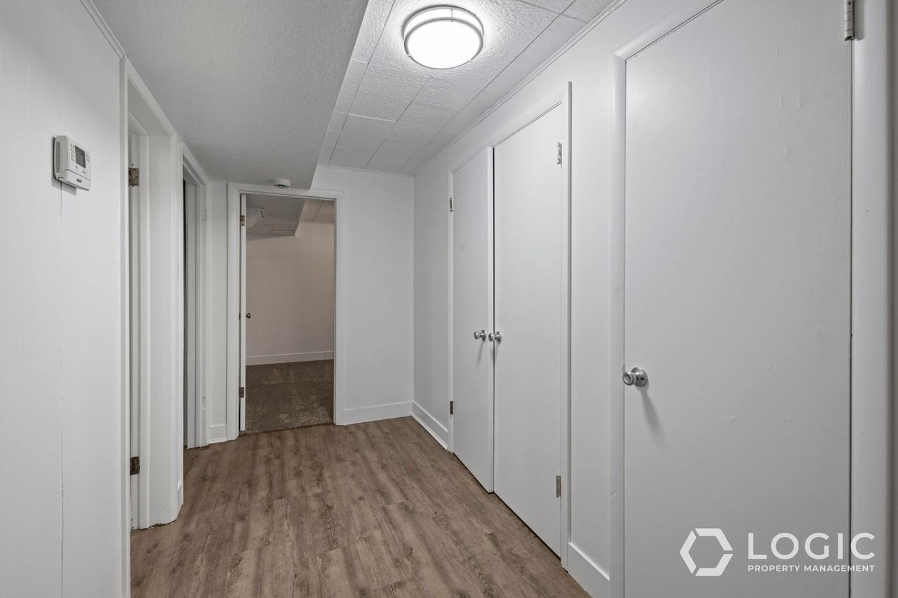 615 15th St #B - Photo 5 of 20