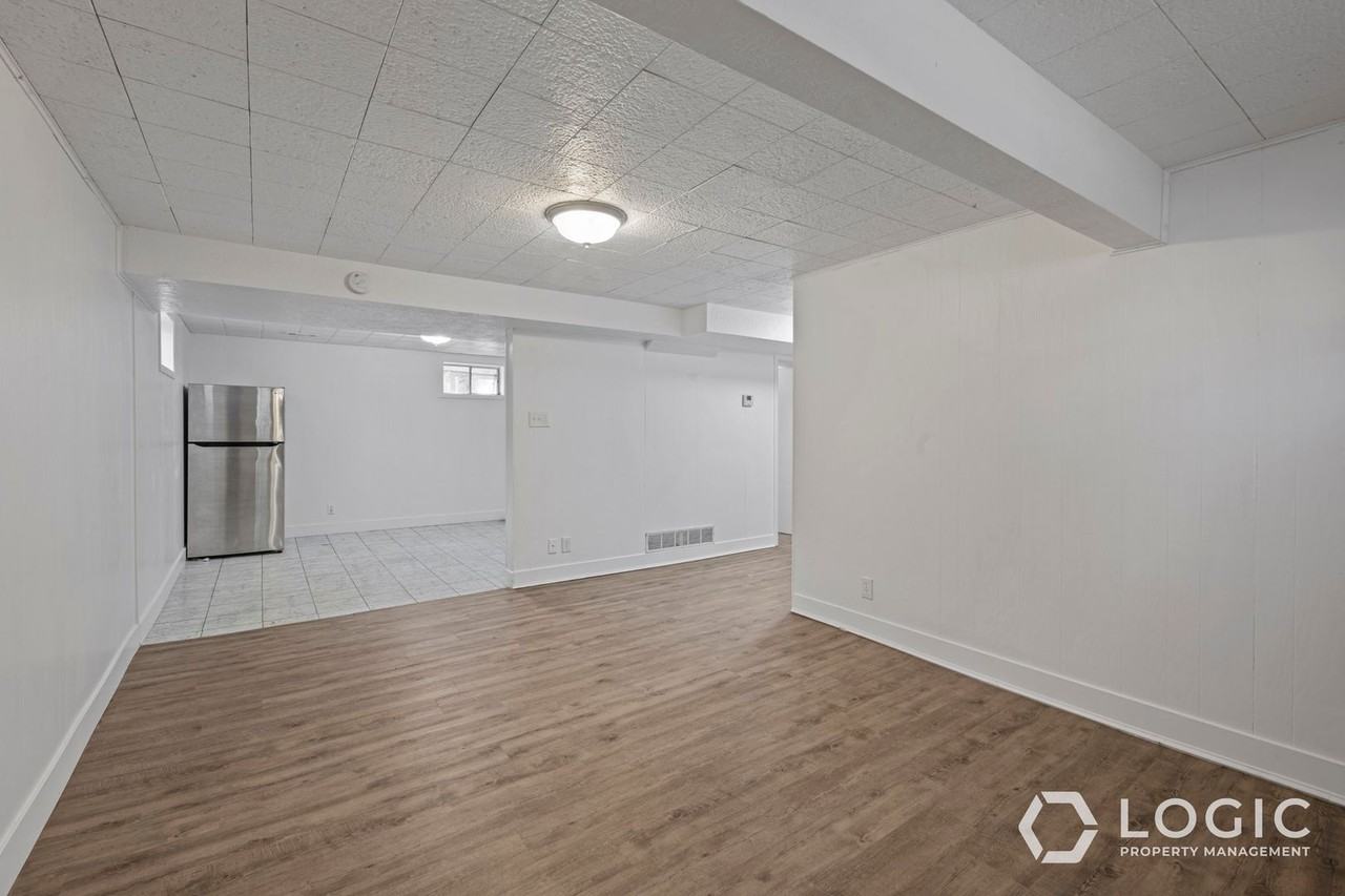 615 15th St #B - Photo 6 of 20