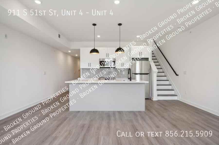 911 S 51st St #4 - Photo 2 of 19