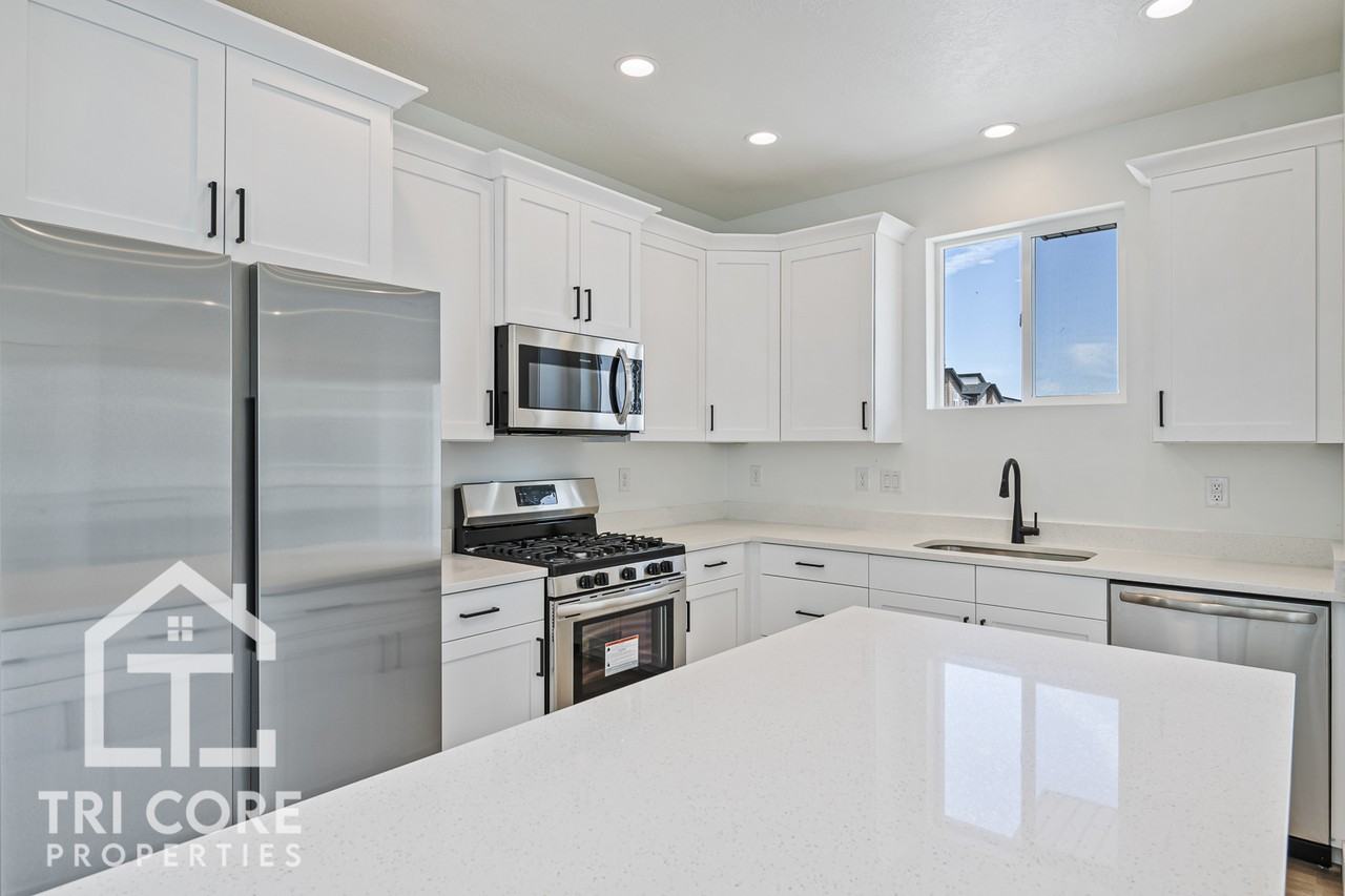 140 E Lavalle Ct - Photo 3 of 46