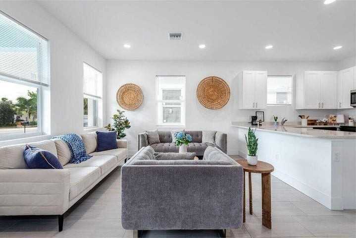 2665 Hiawatha Ave #1 - Photo 3 of 39