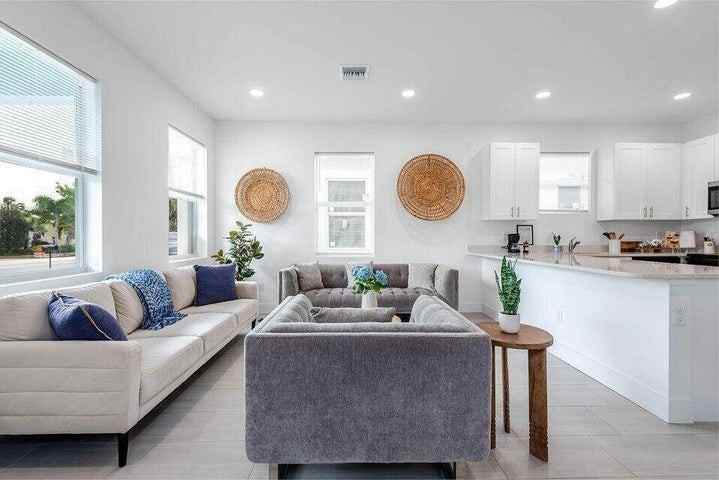 2677 Hiawatha Ave #1 - Photo 3 of 20