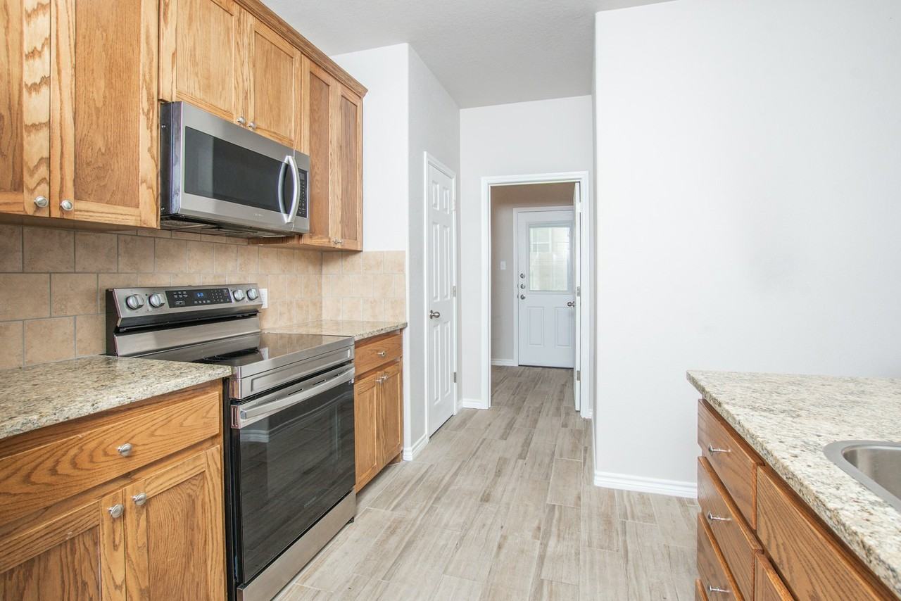 344 Arnold Drive, Unit B - Photo 4 of 17