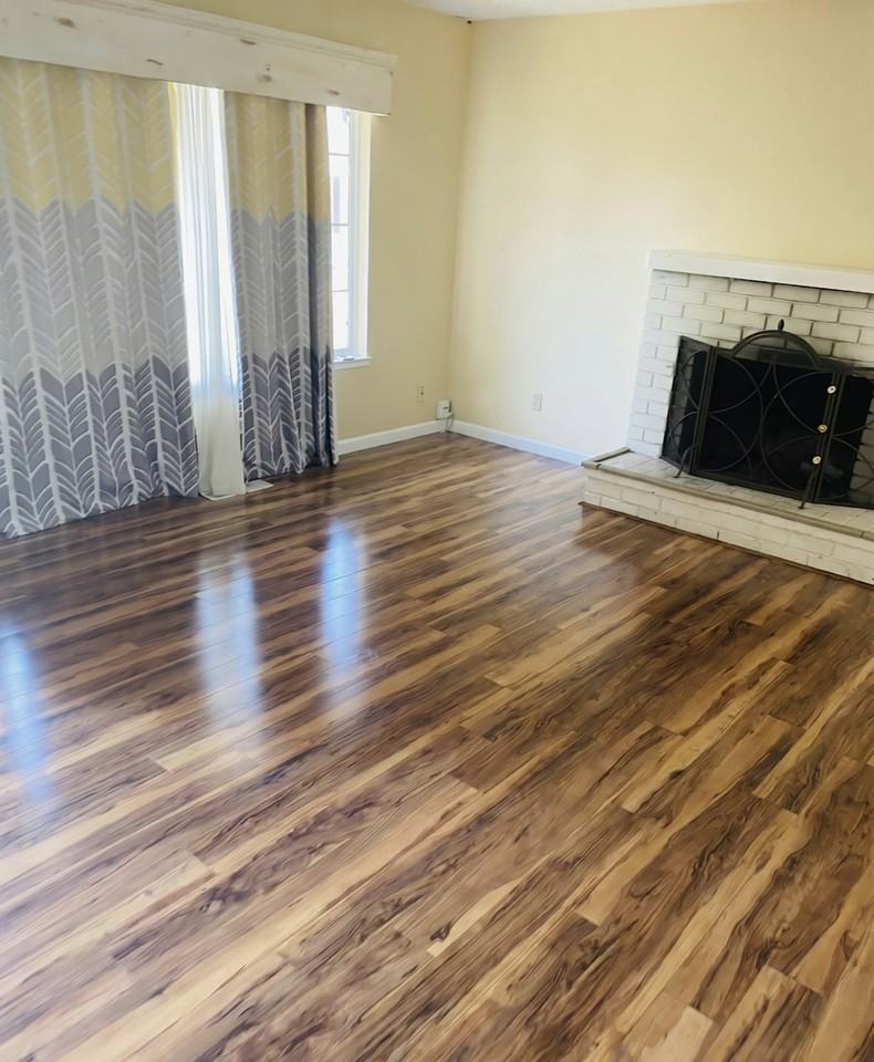 587 Lamont Ct N - Photo 3 of 14